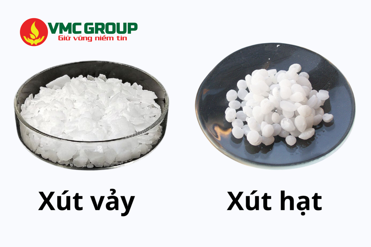 Xút có dạng vảy hoặc hạt màu trắng