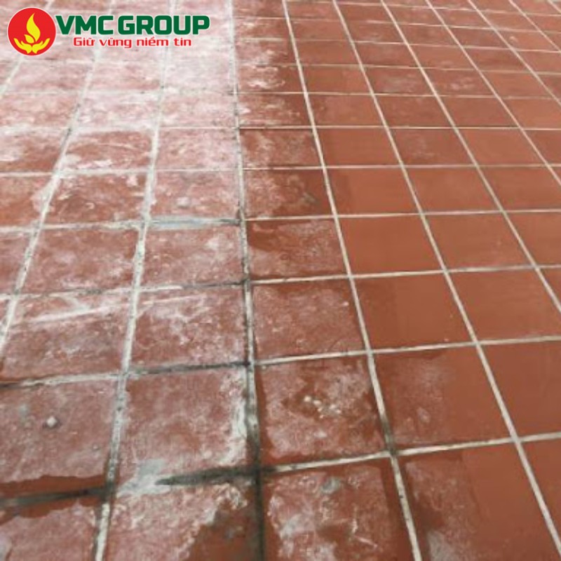 Tẩy nền gạch đỏ giúp tạo bề mặt sạch sẽ