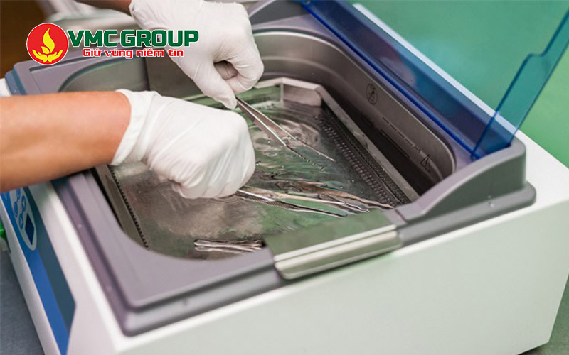 Cách sử dụng Chlorine khử trùng dụng cụ hiệu quả cao