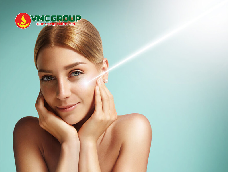Nên kết hợp kem chống nắng khi dùng mỹ phẩm chứa Vitamin C để bảo vệ da hiệu quả