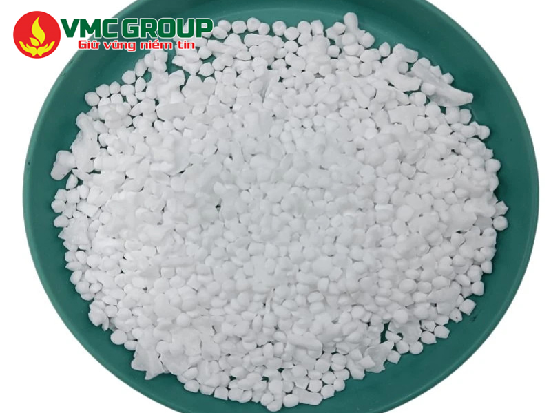 cetyl alcohol có dạng rắn màu trắng