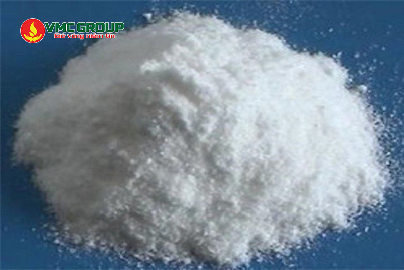 Lauric acid thường có dạng bột màu trắng