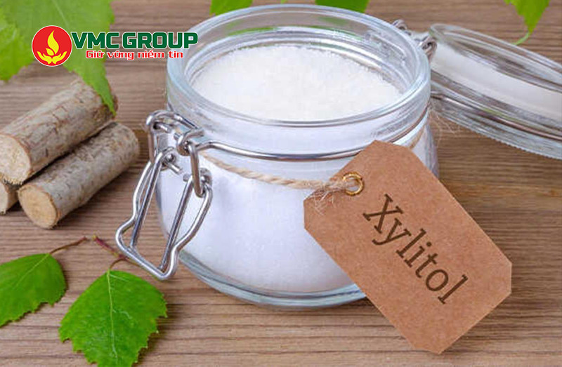 Xylitol có dạng bột tinh thể màu trắng