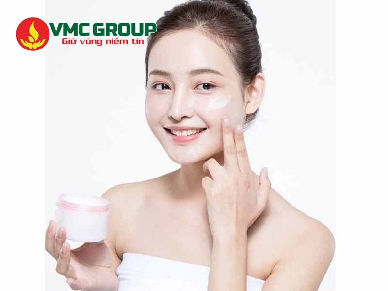 Vitamin C dùng trong mỹ phẩm để kéo dài thời gian bảo quản, chống lão hóa da