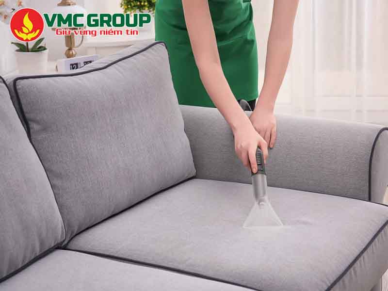 Isopar L được ứng dụng làm dung môi giặt khô