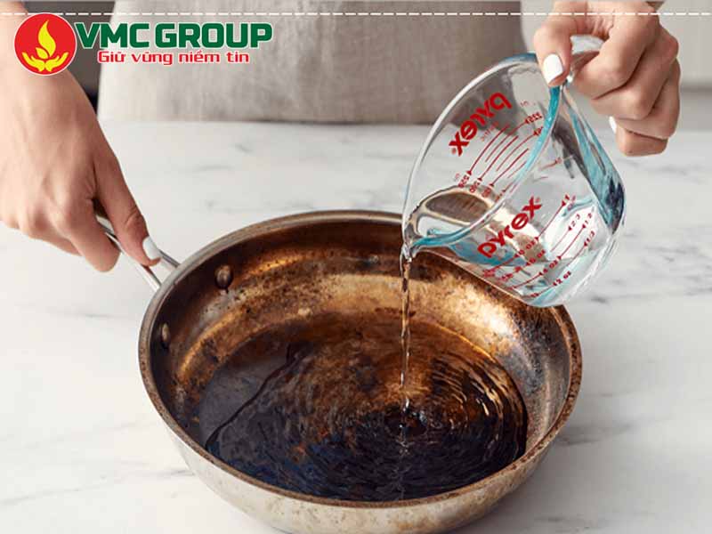 Xoong nồi bị ố sau 1 thời gian sử dụng 