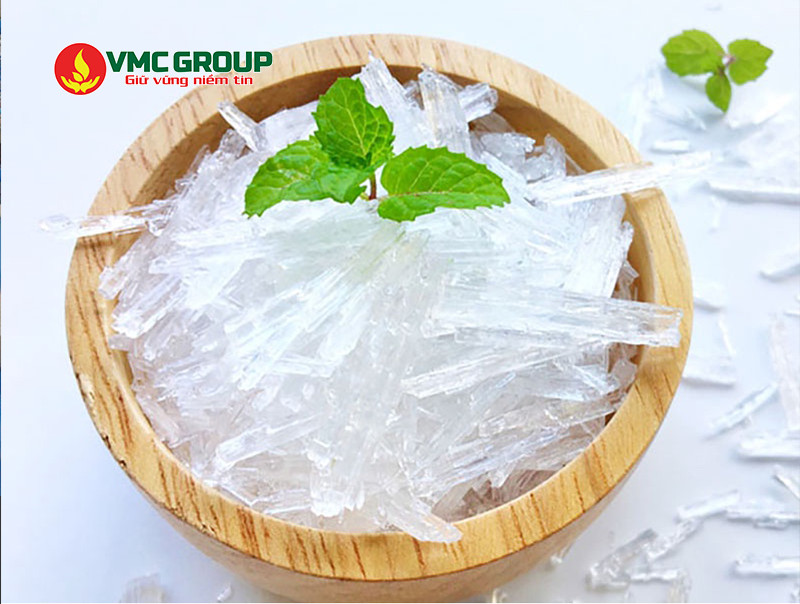 Tinh thể bạc hà có dạng tinh thể màu trắng hay trong suốt