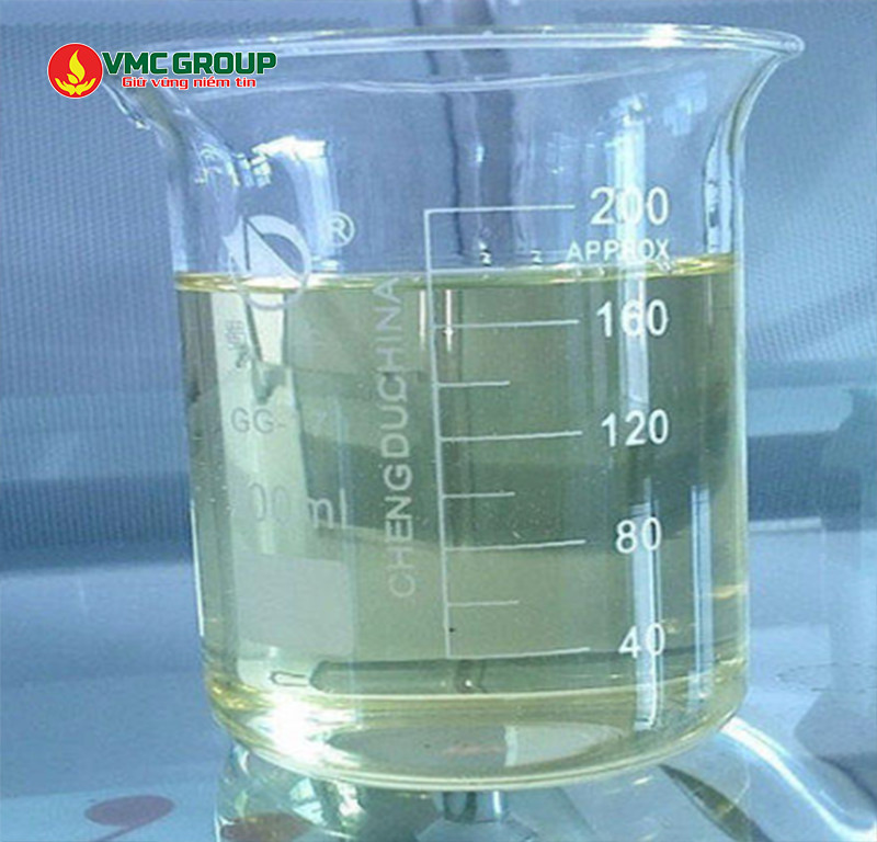 Benzalkonium Chloride có dạng lỏng màu vàng nhạt